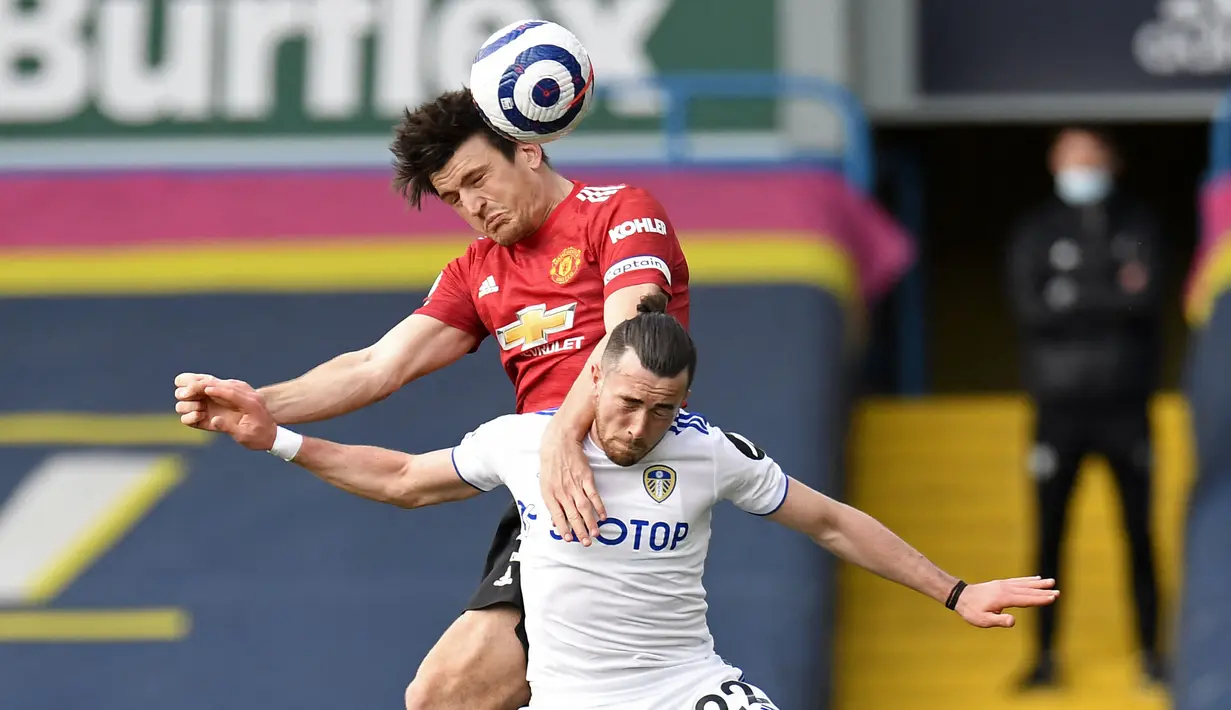 Barisan pertahanan Manchester United yang dikomandoi oleh Harry Maguire pun tampil apik dengan membendung serangan yang dilakukan oleh Leeds United. (Foto: AFP/Pool/Peter Powell)