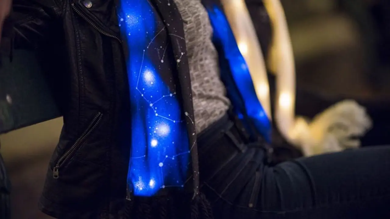 Rayakan Hari Natal Lebih Meriah dengan Scarf LED Super Kece