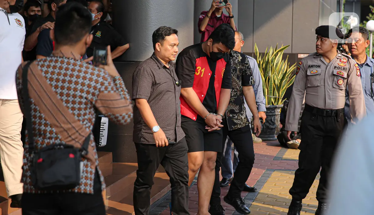 Shane Lukas usai menjalani proses pelimpahan tahap dua di Kejaksaan Negeri Jakarta Selatan, Jumat (26/5/2023). (Liputan6.com/Faizal Fanani)
