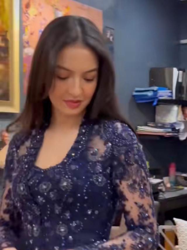 Raline Shah Fitting Baju Kebaya