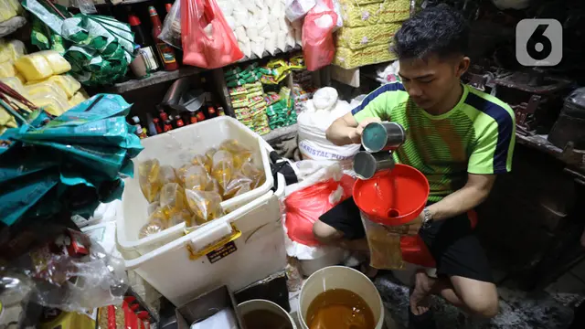 Minyak Goreng Curah di Pasar Tradisional Masih Diangka 15 Ribu Rupiah per Liter