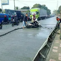 Kejadian yang menimpa ibu-ibu ini agaknya dapat menjadi pelajaran buat kita semua, sabar itu penting! (Foto: Facebook)