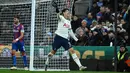 Selebrasi striker Tottenham Hotspur, Son Heung-min setelah mencetak gol ke gawang Crystal Palace dalam laga Premier League 2022/2023 di Selhurst Park, London (4/1/2023). Pemain asal Korea Selatan berusia 30 tahun yang sejak awal musim 2015/2016 memperkuat Tottenham Hotspur ini pernah menjadi top skor di Premier League Liga Inggris pada musim 2021/2022. Golden Boot pun sukses diraihnya dengan torehan 23 gol bersanding dengan Mohamed Salah (Liverpool). (AFP/Ben Stansall)