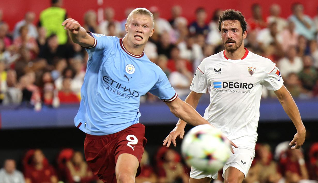 Erling Haaland tampil gemilang saat laga debutnya di Liga Champions bersama Manchester City. Ia berhasil melesatkan dua gol untuk kemenangan 4-0 The Cityzens. Atas torehan tersebut, Haaland kini mampu menciptakan rekor baru. Berikut daftarnya. (AFP/Thomas Coex)