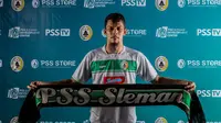 Jandia Eka Putra dengan syal PSS Sleman. Ia jadi kiper keempat yang dimiliki PSS di musim ini. (Dok. PSS Sleman)