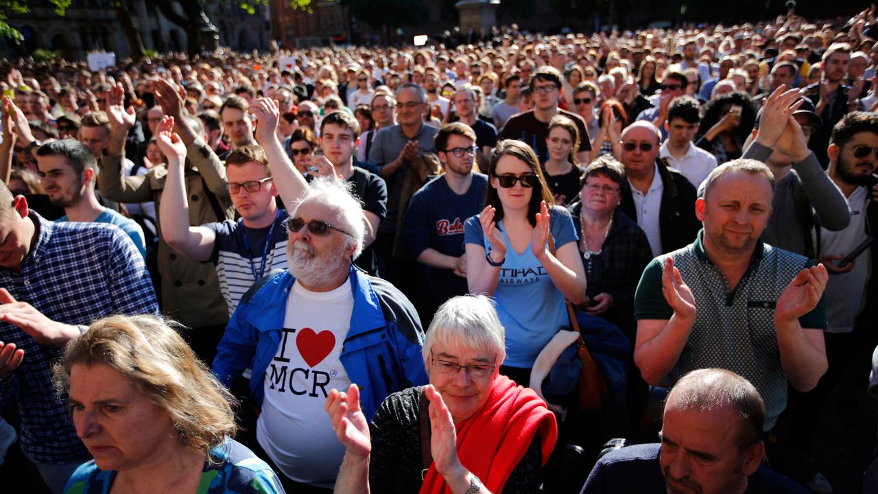 20170523-Warga Manchester Gelar Doa Bersama untuk Korban Ledakan-AP