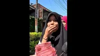 Viral Desainer AS Beri Gadis Yatim Piatu di Bali Uang 500 Dolar AS Usai Ditolong (Tangkapan Layar Instagram/isaiahgarza)