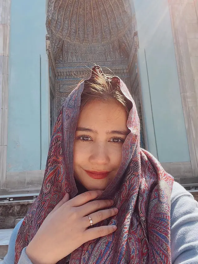 Prilly Latuconsina di Turki