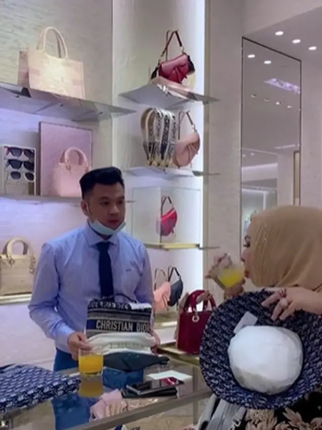 Janda Kaya Raya Nikahi Mantan ART-nya Terpaut Usia 22 Tahun, Ini 6 Potretnya