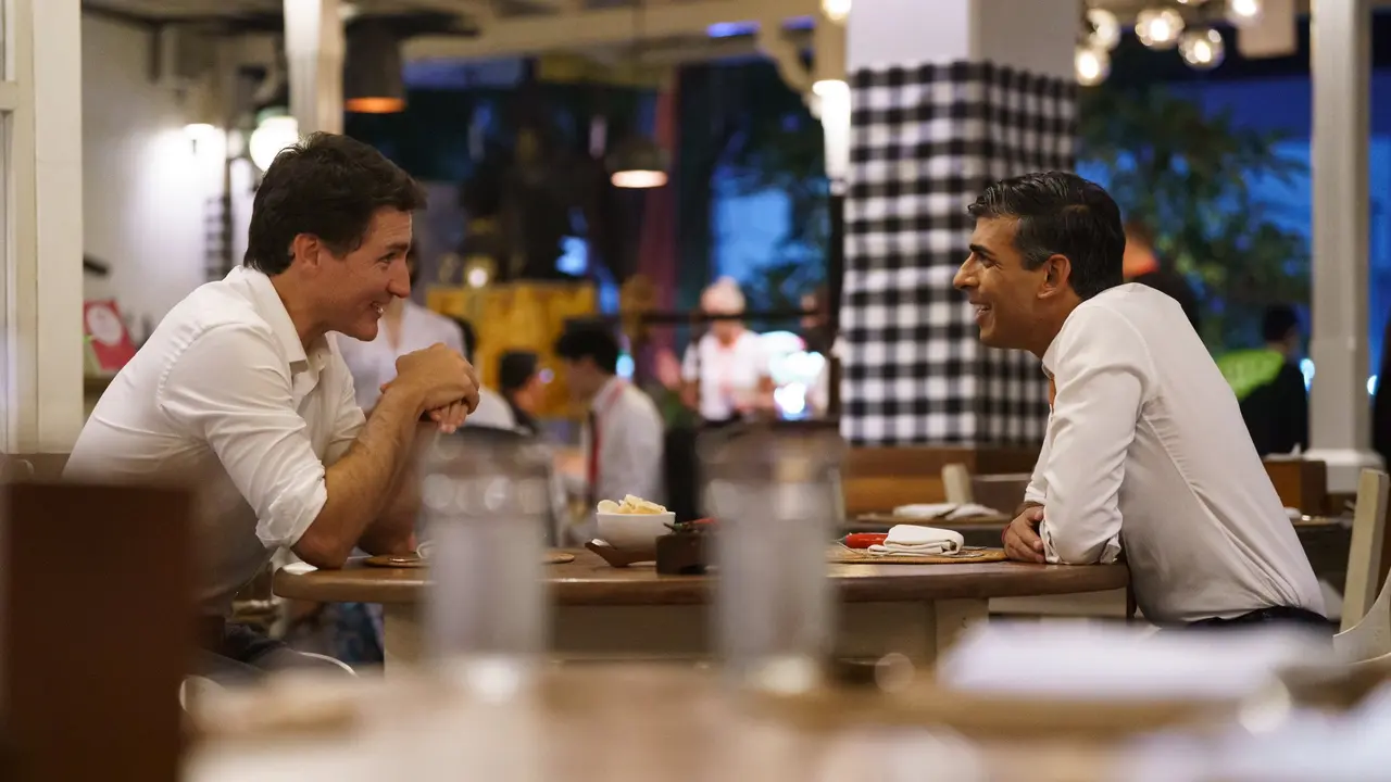 Justin Trudeau dan Rishi Sunak di Bali.