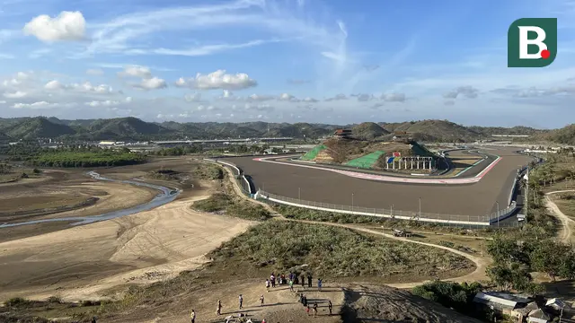Foto: Menikmati Keindahan Sirkuit Mandalika yang Berpadu dengan Pantai Pesisir Selatan Pulau Lombok dari Atas Bukit Seger