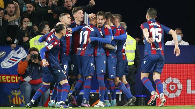 FOTO: Barcelona Menang Dramatis Lawan Levante