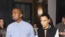 Sumber lain mengatakan, Kim selalu menolong suaminya melakukan sesuatu jika Kanye membutuhkan pertolongan itu. (AFP/Bintang.com)