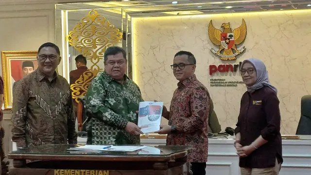 Penerimaan hasil reviu terhadap LKPP 2023 dari BPKP di Kementerian PANRB, Rabu (27/3/2024). (Foto: Liputan6.com/Maulandy R)