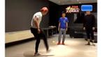 Video Cristiano Ronaldo saat uji kebolehan juggling bola dengan bola tenis pada sebuah stasiun televisi swasta di China.