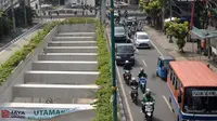 Pengendara melintas di sisi jalur keluar terowongan atau underpass Matraman, Jakarta, Jumat (6/4). Pemprov DKI Jakarta berencana melakukan uji coba lalu lintas di terowongan Matraman pada 10 April mendatang. (Liputan6.com/Helmi Fithriansyah)