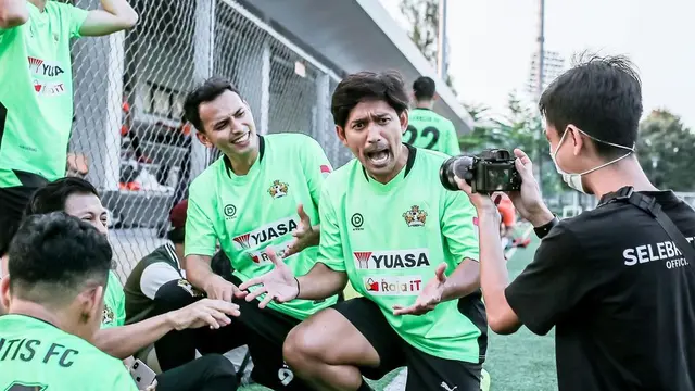 Dulu Atlet Sepak Bola, Ini 6 Potret Aktor Rifky Alhabsyi Saat di Lapangan Hijau