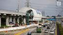 Suasana proyek Light Rail Transit (LRT) Jabodebek, Jakarta, Selasa (12/3). Kereta LRT Jabodebek untuk rute Cawang-Cibubur akan diuji coba Juni 2019 dan saat ini proses pengerjaan untuk rute tersebut sudah mencapai 78,455%. (Liputan6.com/Faizal Fanani)