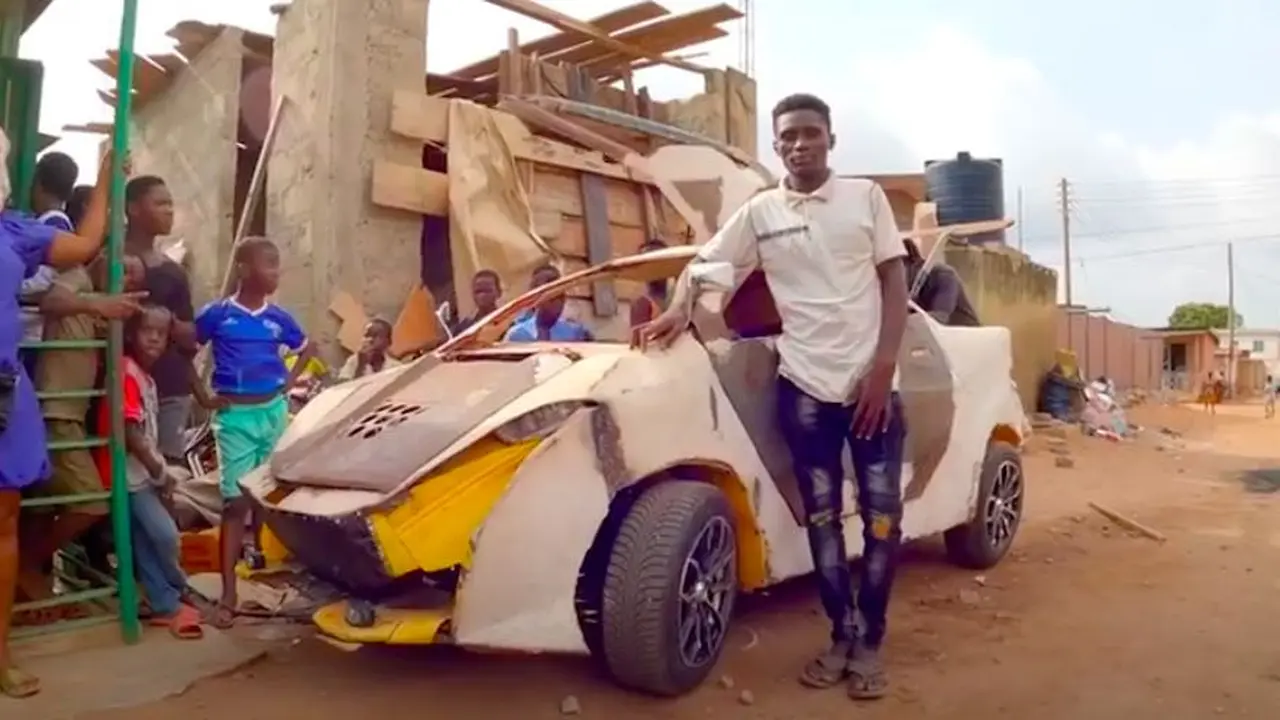 Mobil dari besi tua