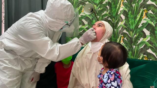 Suami Dinyatakan Covid-19, Kartika Putri Langsung Sigap Tes Semua Orang yang Tinggal di Rumahnya