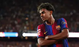 Penyerang Barcelona, Lamine Yamal, merayakan gol kelima timnya dalam pertandingan Liga Spanyol antara FC Barcelona dan Rayo Vallecano de Madrid di Stadion Camp Nou, Barcelona, Selasa (1/9/2026) dini hari WIB. (Lluis Gene/AFP)