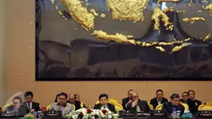 Ketua DPR Setya Novanto memimpin rapat konsultasi fraksi DPR dengan pemerintah di Gedung Komisi V, Kompleks Parlemen, Senayan, Jakarta, Rabu (29/3). Rapat konsultasi tersebut membahas Reforma Agraria dan Redistribusi aset. (Liputan6.com/Johan Tallo)