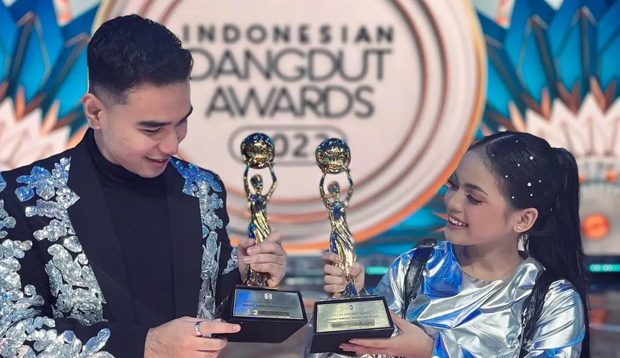 Ajang penghargaan tertinggi insan dangdut Indonesia, IDA 2022 akhirnya memasuki acara utamanya. Dengan mengusung tema Malam Puncak Indonesian Dangdut Awards 2022, acara tersebut disiarkan langsung di Indosiar pada Kamis, (3/11/2022) pukul 19.00 WIB. (Liputan6.com/IG/hariiputraa_lida2020)
