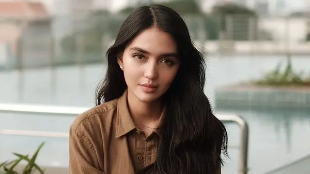 Pesona Anastasia Herzigova Istri Ge Pamungkas yang Curi Perhatian. (Sumber: Instagram/kykuu)