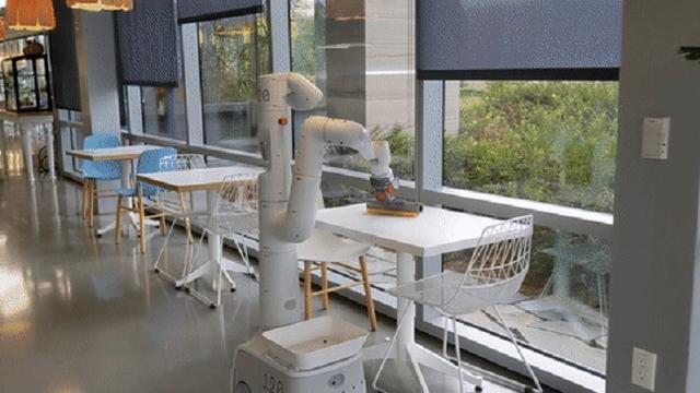 Prototipe robot Alphabet, yang diciptakan tim Everyday Robots di laboratorium X, dan dipekerjakan di kantor Google (Dok. X)