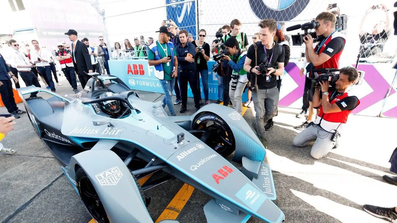 Nico Rosberg bersama mbol Gen2 Formula E (Twitter Nico Rosberg)