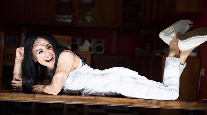 Hampir sepuluh tahun penyanyi Yuni Shara menjanda. Hingga kini, kakak penyanyi Krisdayanti itu masih belum lagi menemukan sosok lelaki untuk mendampingi di hari tua. (Instagram/yunishara36)