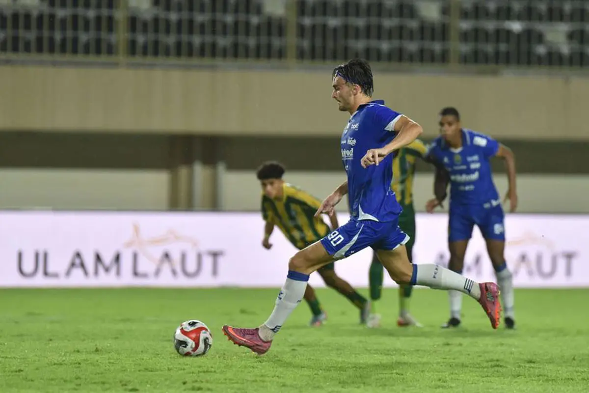 Penyerang Persib Bandung, Andrew Jung