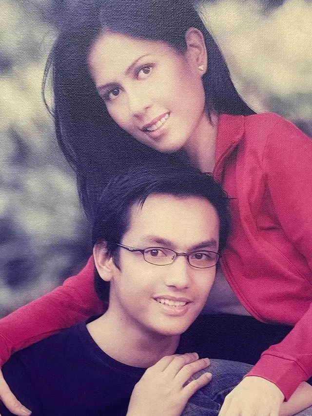 Gunawan Sudrajar mengunggah foto mesra bareng istri dari tahun ke tahun