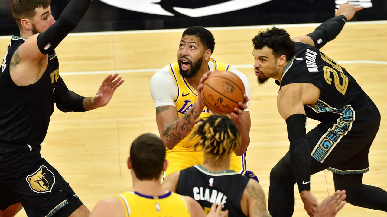 FOTO: Los Angeles Lakers Menang Tipis Atas Memphis Grizzlies
