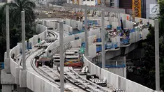 Pekerja menyelesaikan proyek pembangunan Stasiun MRT Sisingamangaraja di Jakarta, Rabu (29/11). Penyelesaian proyek MRT hingga akhir Oktober telah mencapai 83,07 persen. (Liputan6.com/JohanTallo)