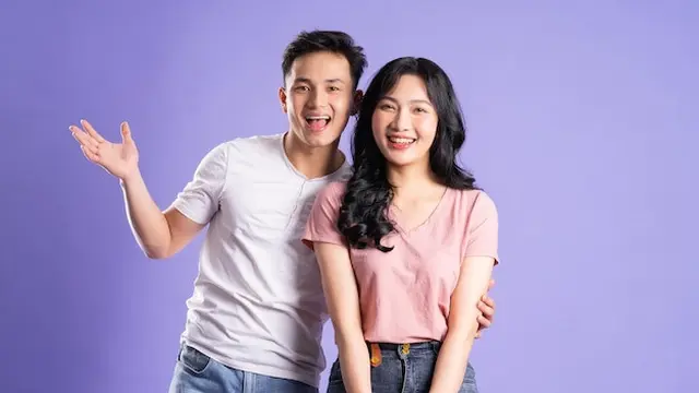 Sepasang kekasih tampak saling merangkul satu sama laim (Foto Dok: Freepik/1112000)