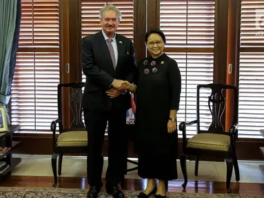 Menlu RI, Retno Marsudi menerima kunjungan Menteri Luar Negeri Luxemburg Jean Asselborn di Gedung Kemenlu, Jakarta, Selasa (30/5). Dalam kunjungannya Jean dan Menlu Retno membahas kerja sama dalam bidang keuangan dan investasi (Liputan6.com/Faizal Fanani)