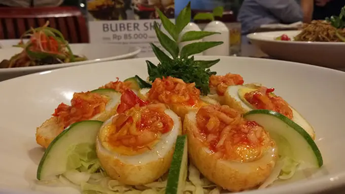 Menu telur saus mangga yang menggiurkan dari Best Wester OJ Malang | Pict by Vemale