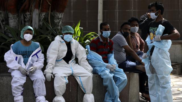 FOTO: Kasus COVID-19 Meledak, New Delhi Berlakukan Lockdown