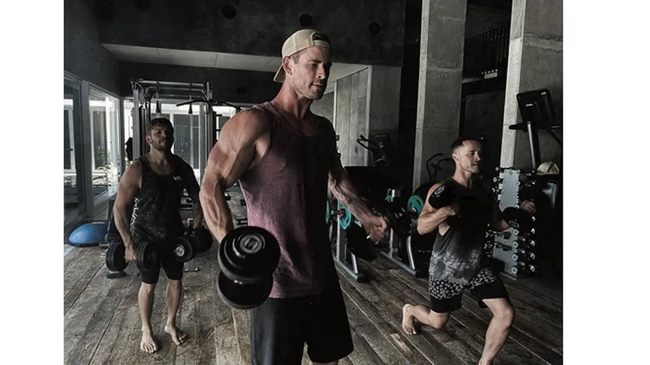 Chris Hemsworth Jadi Pria Tertampan Versi Top Beauty World, Ini 6 Potretnya saat Olahraga