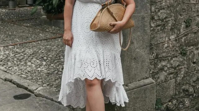 5 Tips Memilih Casual Dress yang Nyaman dan Flattering Untuk Wanita Mid-Size (photo by freepik.com)