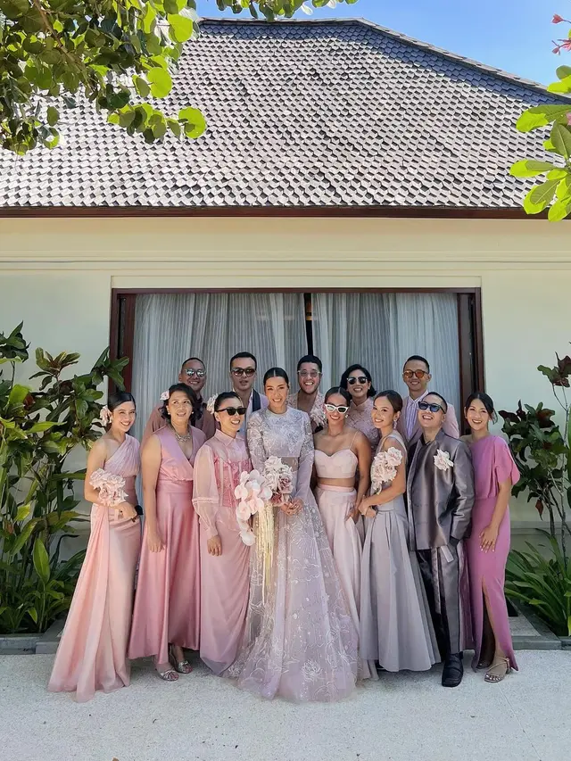 10 Momen Pernikahan Adinia Wirasti dan Michael Wahr, Digelar Intim dan Tertutup