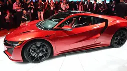 Acura NSX dipamerkan di The North American International Auto Show di Detroit, Michigan, pada tanggal 12 Januari 2015. (AFP Poto/Jewel Samad)