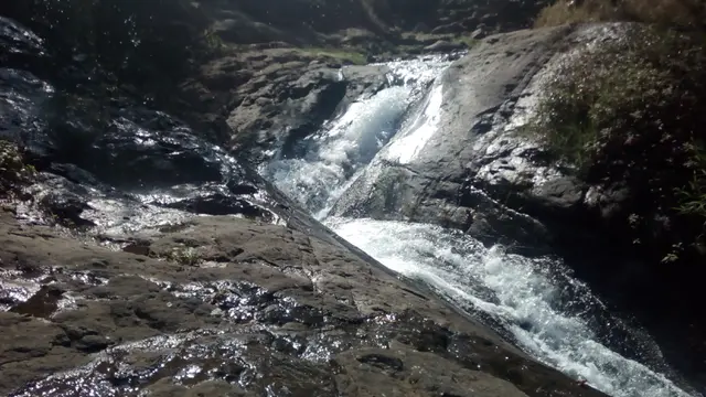 Sumber mata air dari bebatuan sekitar curug Orok