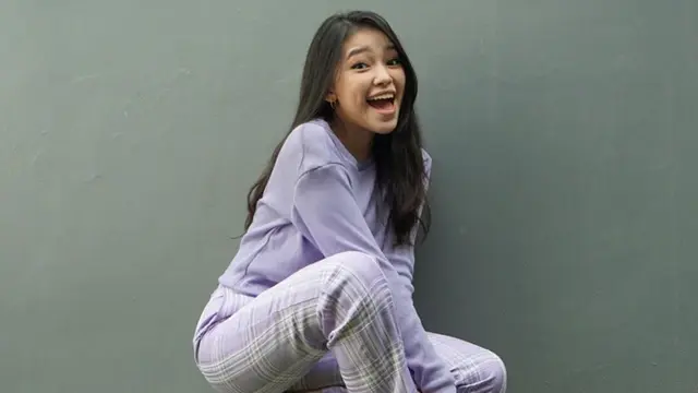 FOTO: Gaya OOTD Anneth Delliecia Tampil Casual, Tetap Menawan