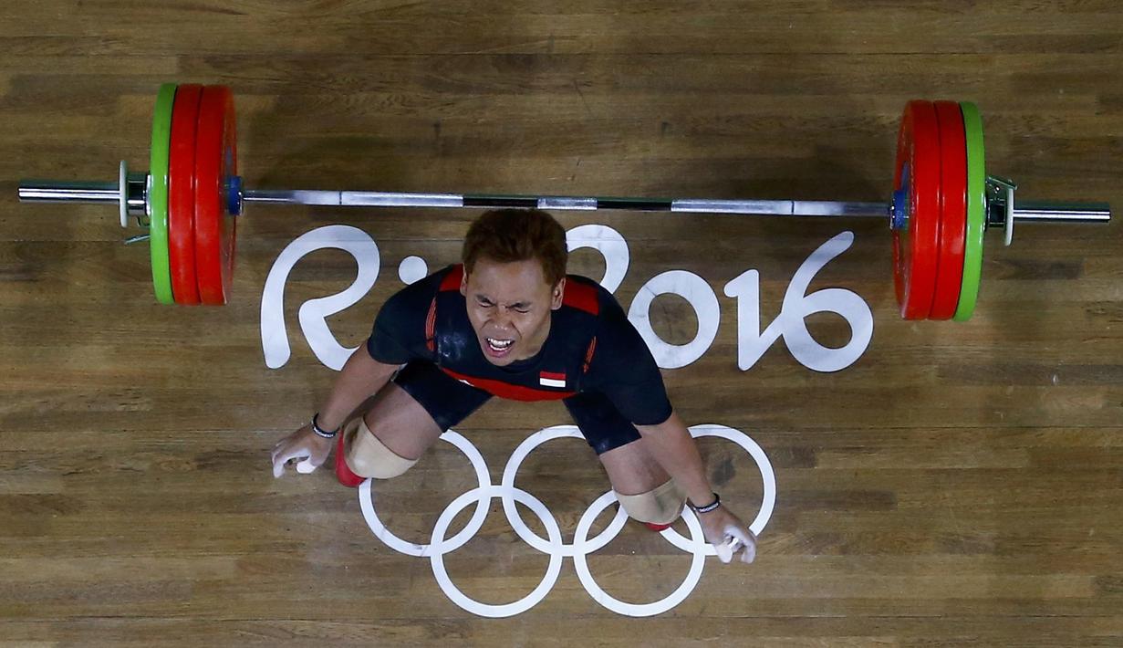 Ekspresi Eko Yuli Irawan setelah gagal mengangkat barbel di nomor angkat besi kelas 62 kg Olimpiade Rio 2016 di Rio de Janeiro, Brasik, Selasa pagi (9/08/2016). (Reuters/Yves Herman)