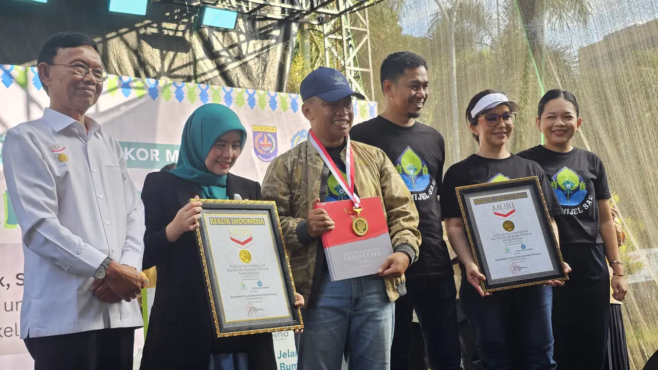 Wali Kota Depok Supian Suri (ketiga dari kiri) (Liputan6.com/Dicky Agung Prihanto)