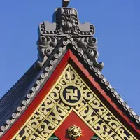Lambang swastika yang dipersepsikan sebagai simbol Nazi dihapuskan dari Kuil Buddha, Jepang. 