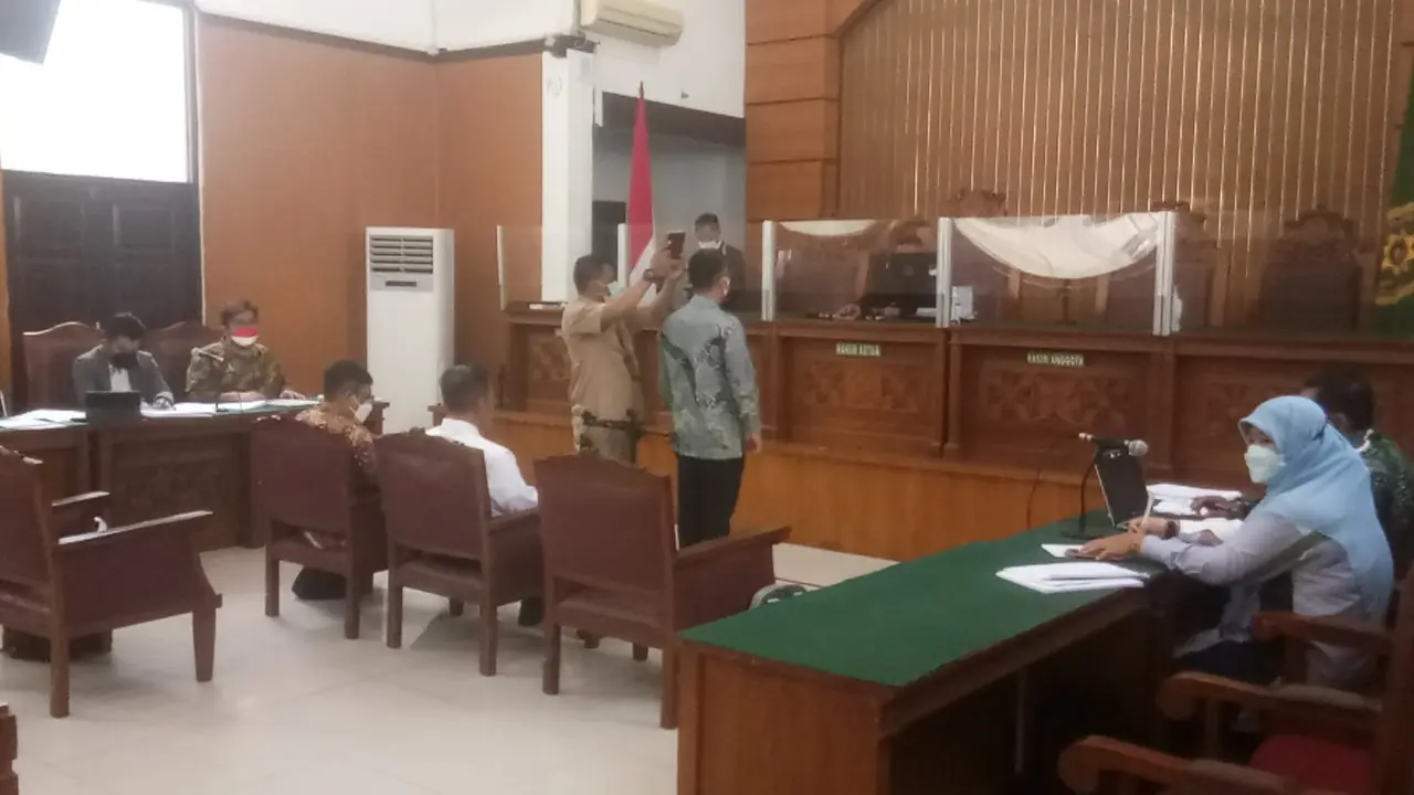 Komisi Pemberantasan Korupsi (KPK) digugat secara praperadilan oleh Bupati Mimika, Papua, Eltinus Omaleng. Sidang gugatan praperadilan kembali digelar di PN Jakarta Selatan, Selasa (23/8/2022) (Istimewa)