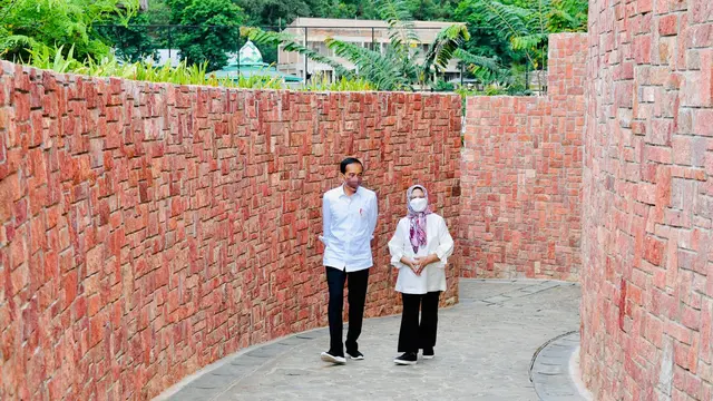 Presiden Joko Widodo atau Jokowi dan Ibu Negara Iriana menyempatkan berkunjung ke Kompas Bajo, Labuan Bajo.